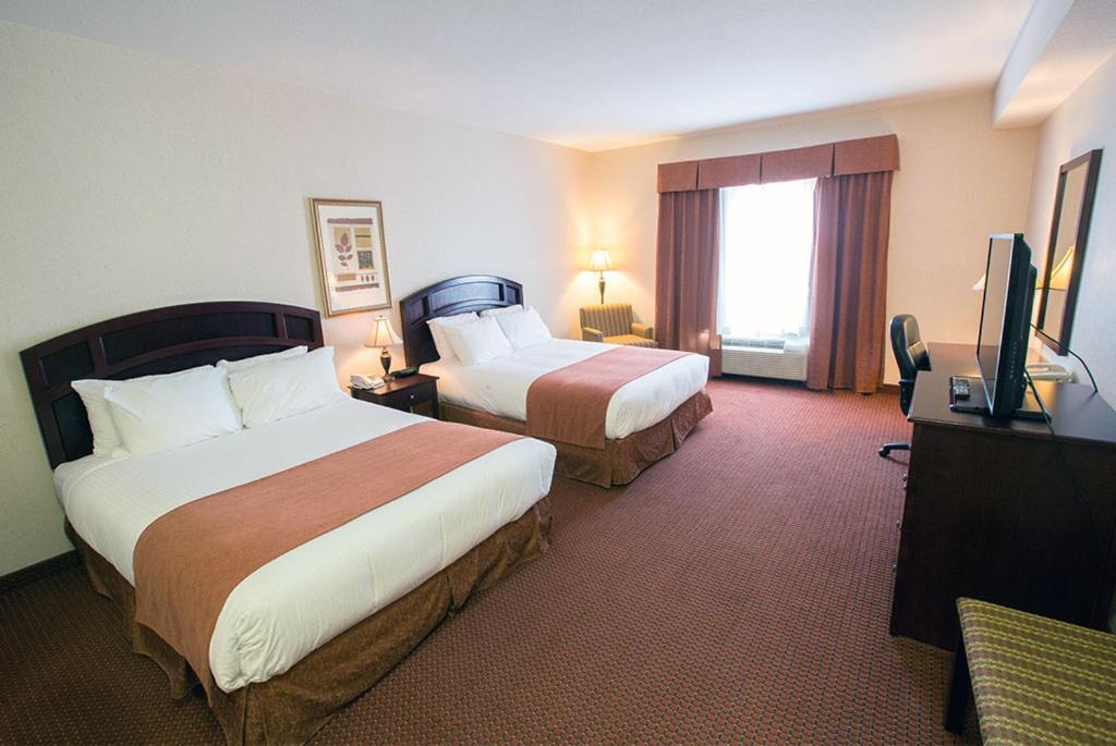 Pomeroy Inn & Suites Fort St. John Bagian luar foto