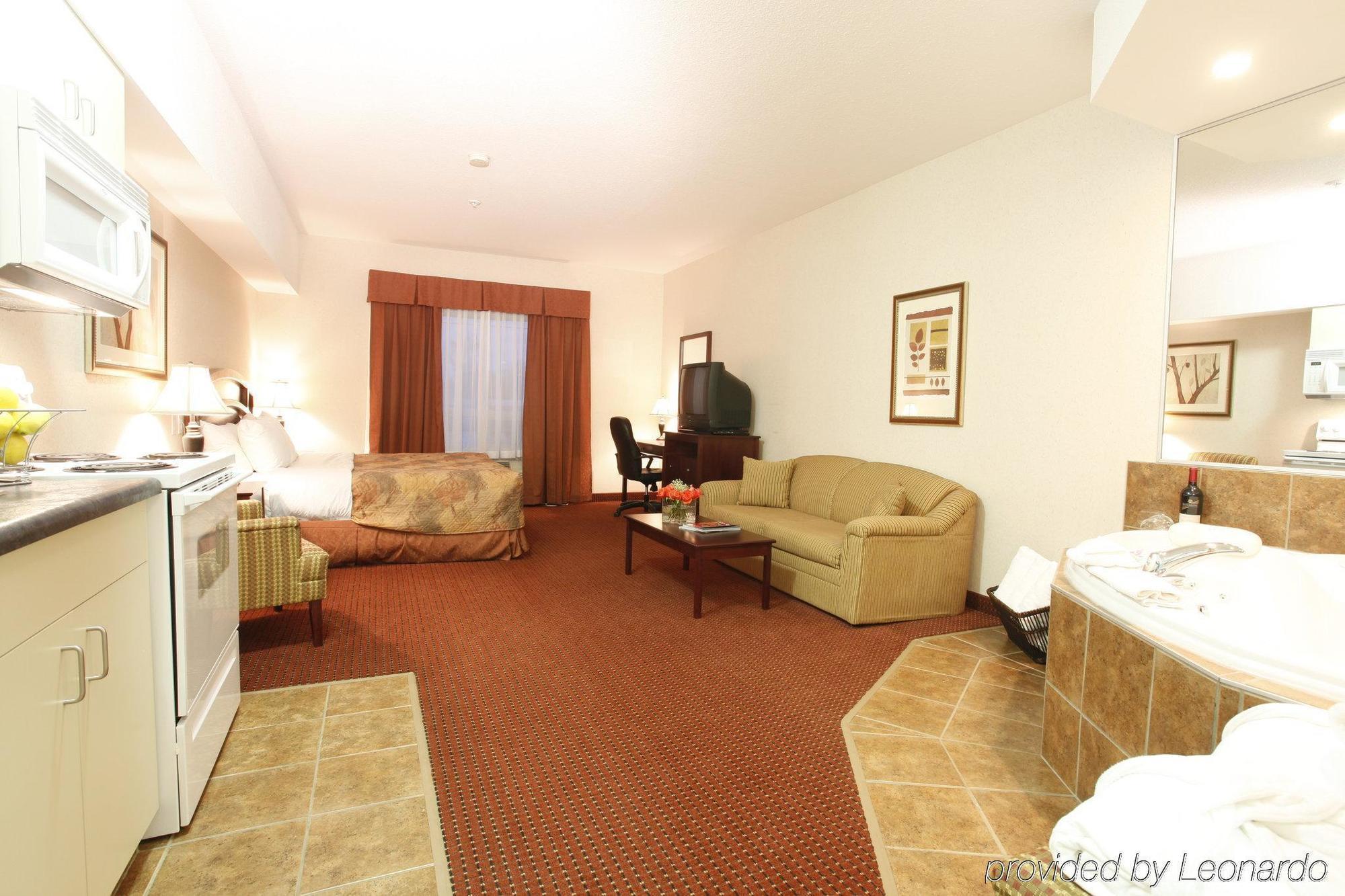 Pomeroy Inn & Suites Fort St. John Bagian luar foto