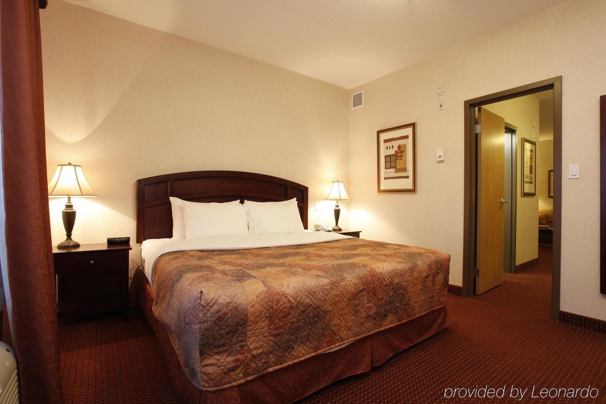 Pomeroy Inn & Suites Fort St. John Bagian luar foto